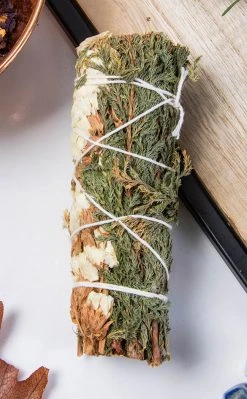 Incense Cedar & White Sinuata Smoke Cleansing Stick | 10cm Witchcraft 7 Incense Cedar & White Sinuata Smoke Cleansing Stick | 10cm Witchcraft