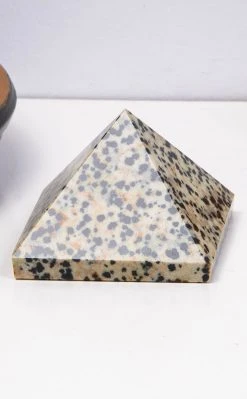 TB Dalmatian Jasper Pyramid
