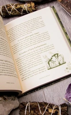 Occult Books Witchcraft Herbal Magick: A Guide To Herbal Enchantments, Folklore & Divination