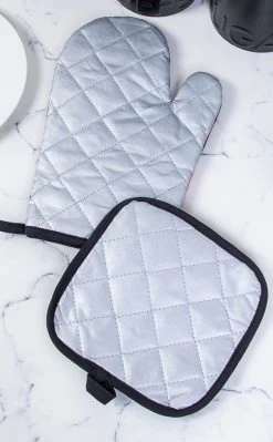 Drop Dead Gorgeous Kawaii Or Die Oven Mitt Set