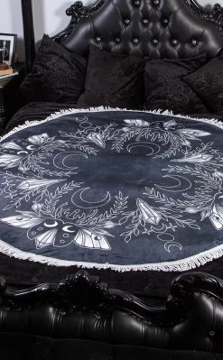 Drop Dead Gorgeous Summer Swarms Round Blanket