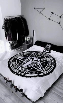 Killstar Home & Gifts Trailblazer Round Blanket