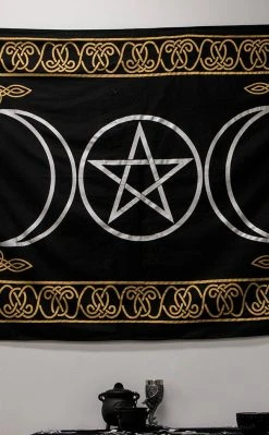 TB Triple Moon Tapestry